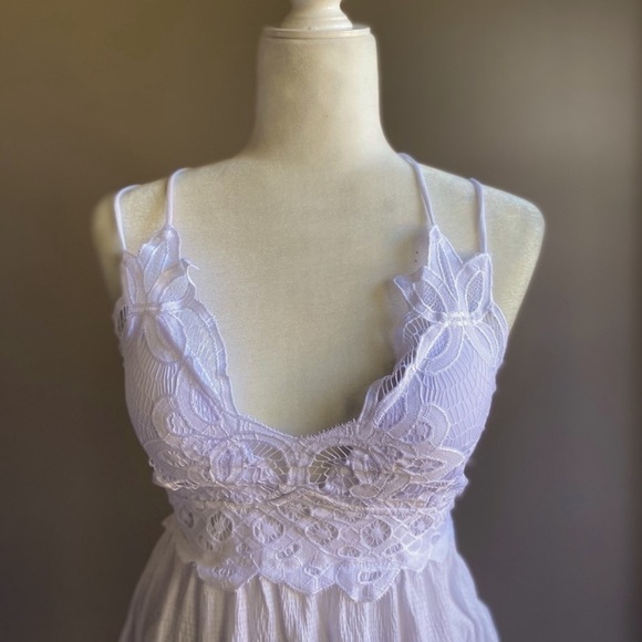 Stretchy Scallop Lace Top - Picture 3 of 6